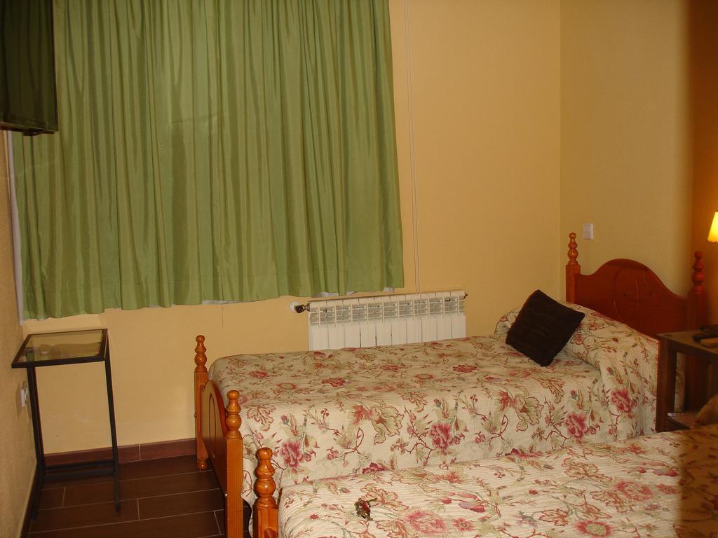 Hostal Puerta Bonita Vista Alegre Madrid Dış mekan fotoğraf