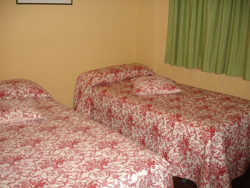 Hostal Puerta Bonita Vista Alegre Madrid Dış mekan fotoğraf