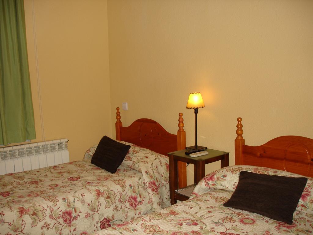 Hostal Puerta Bonita Vista Alegre Madrid Dış mekan fotoğraf