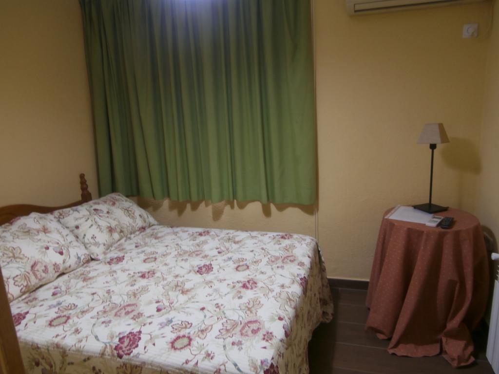 Hostal Puerta Bonita Vista Alegre Madrid Dış mekan fotoğraf