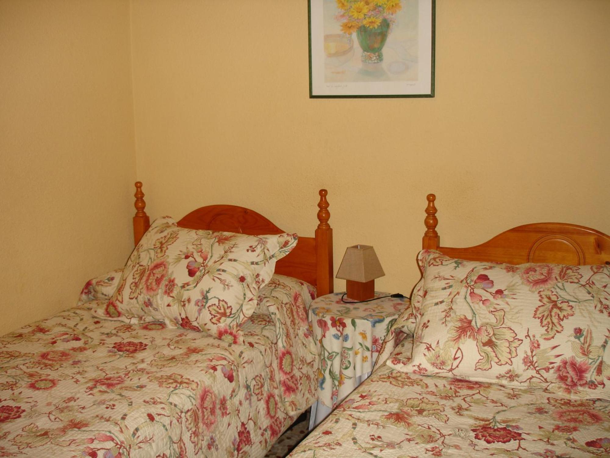 Hostal Puerta Bonita Vista Alegre Madrid Dış mekan fotoğraf