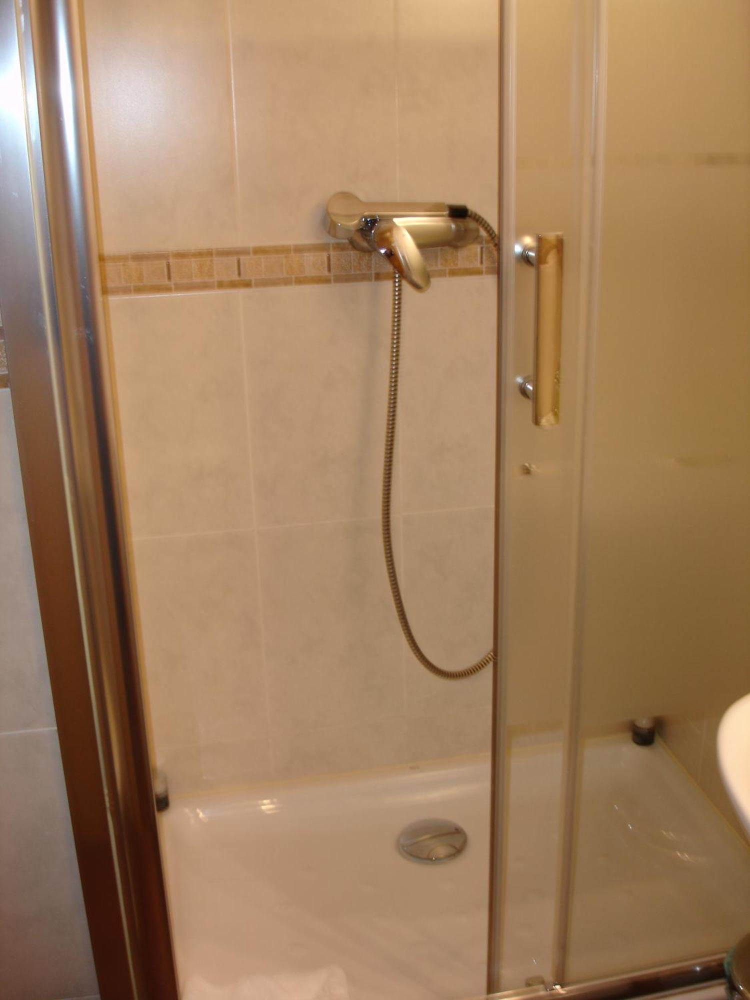 Hostal Puerta Bonita Vista Alegre Madrid Dış mekan fotoğraf