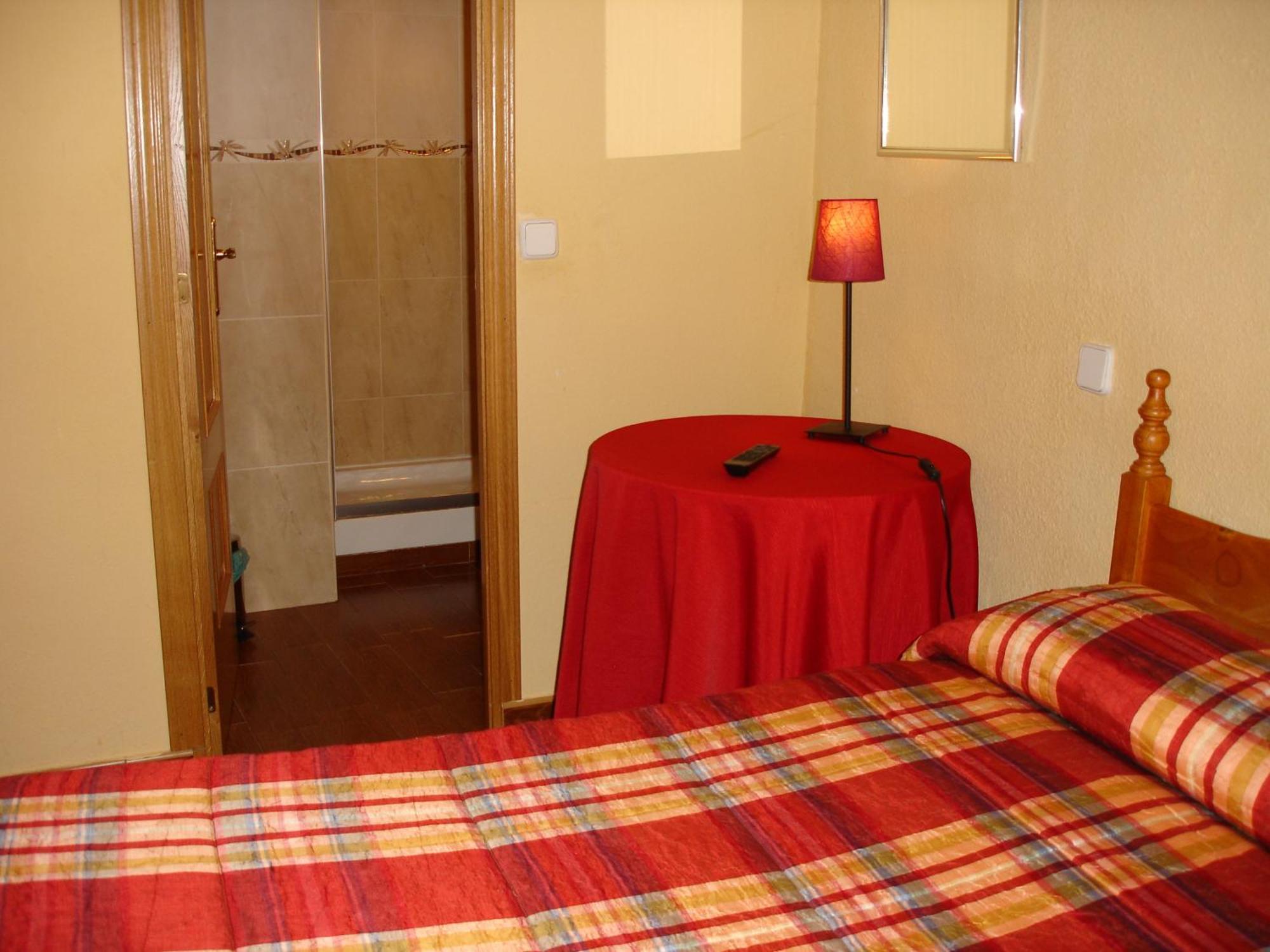 Hostal Puerta Bonita Vista Alegre Madrid Dış mekan fotoğraf