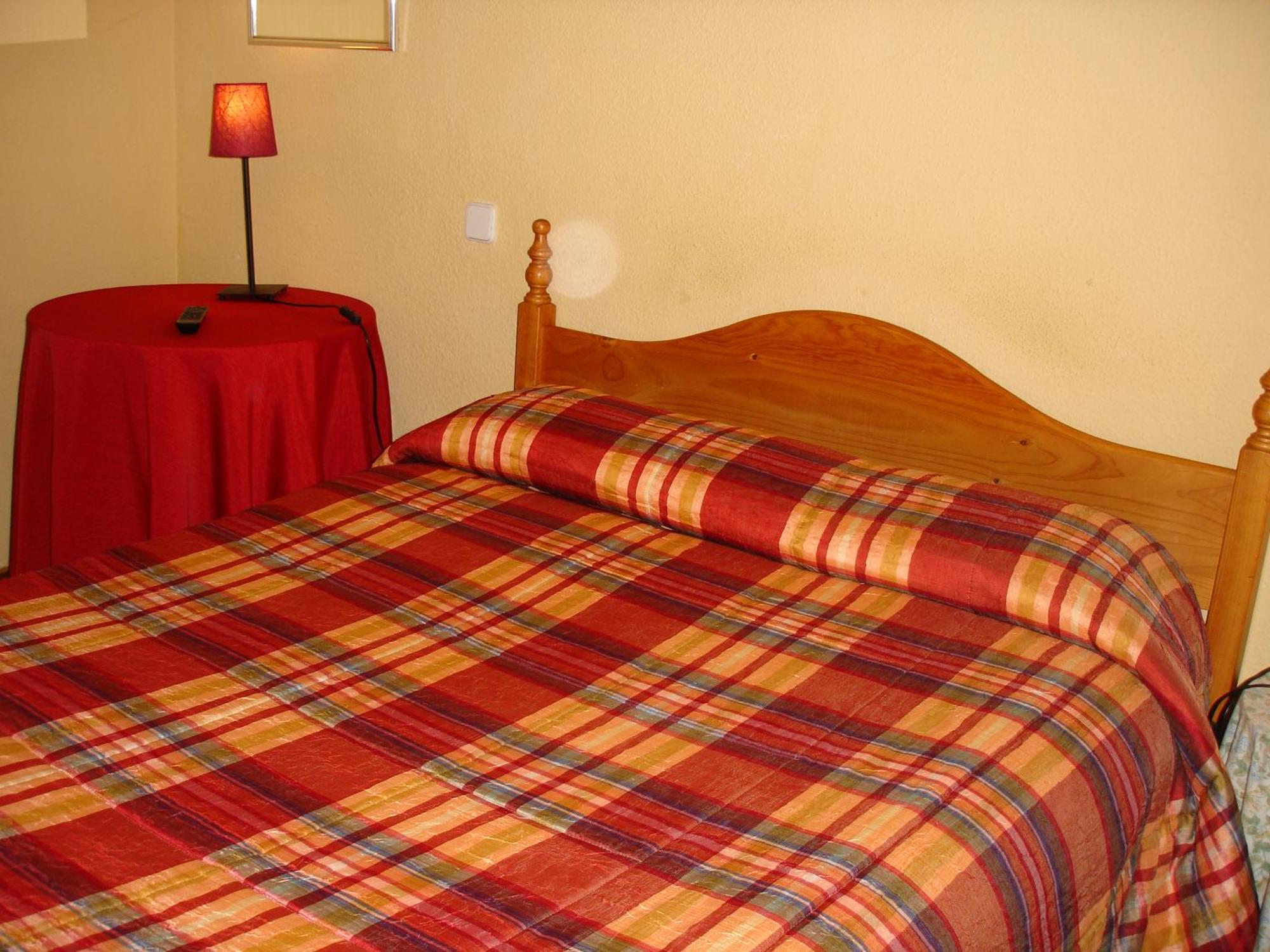 Hostal Puerta Bonita Vista Alegre Madrid Dış mekan fotoğraf