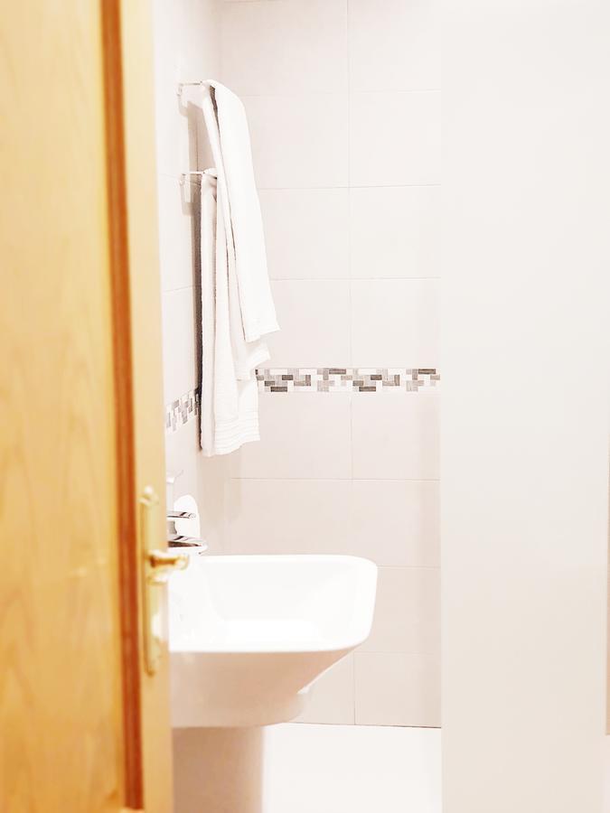 Hostal Puerta Bonita Vista Alegre Madrid Dış mekan fotoğraf