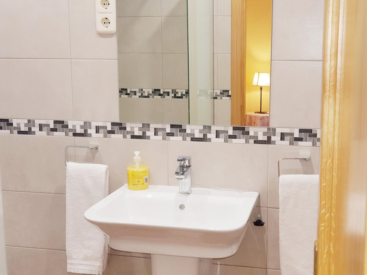 Hostal Puerta Bonita Vista Alegre Madrid Dış mekan fotoğraf
