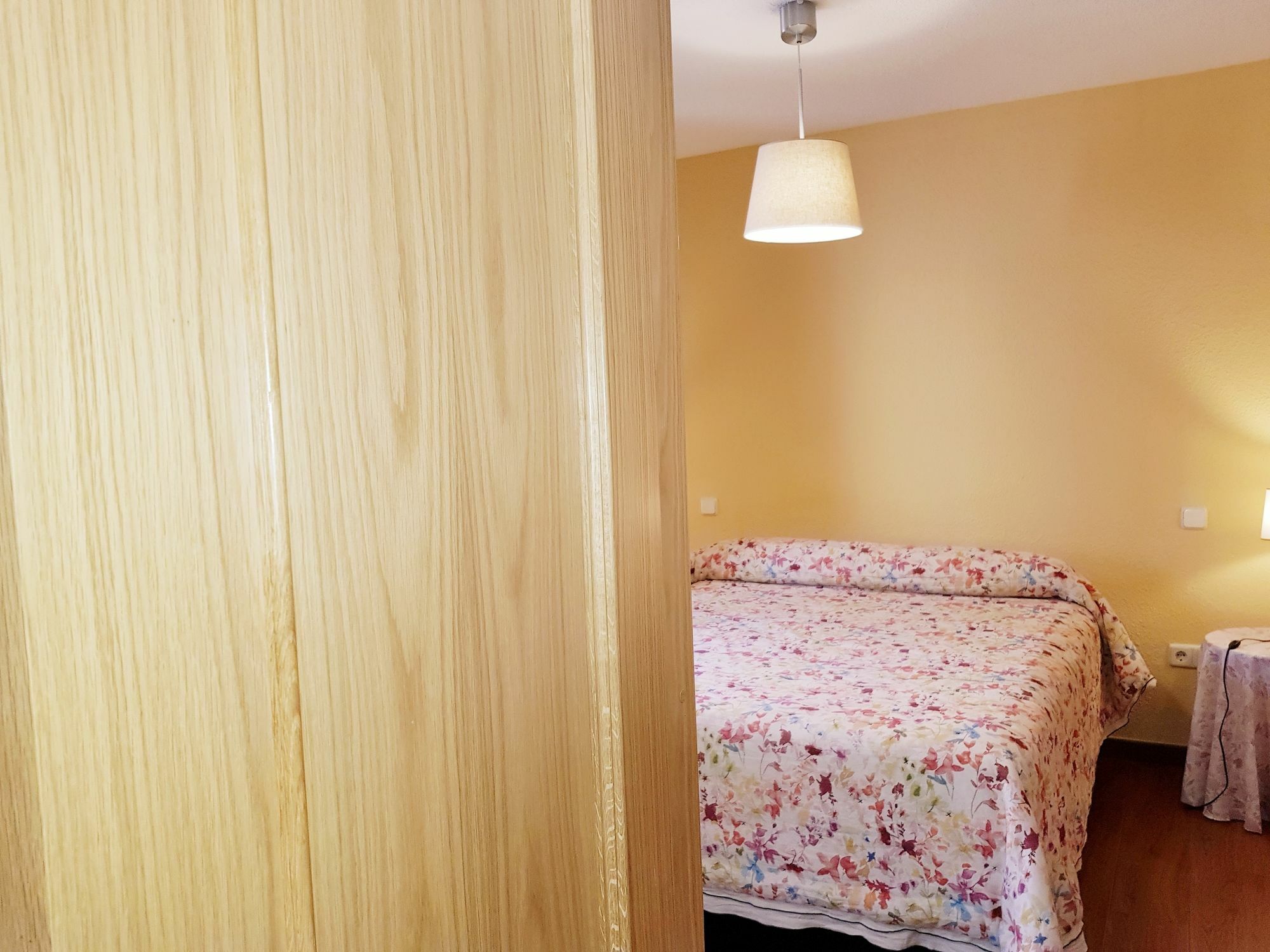 Hostal Puerta Bonita Vista Alegre Madrid Dış mekan fotoğraf