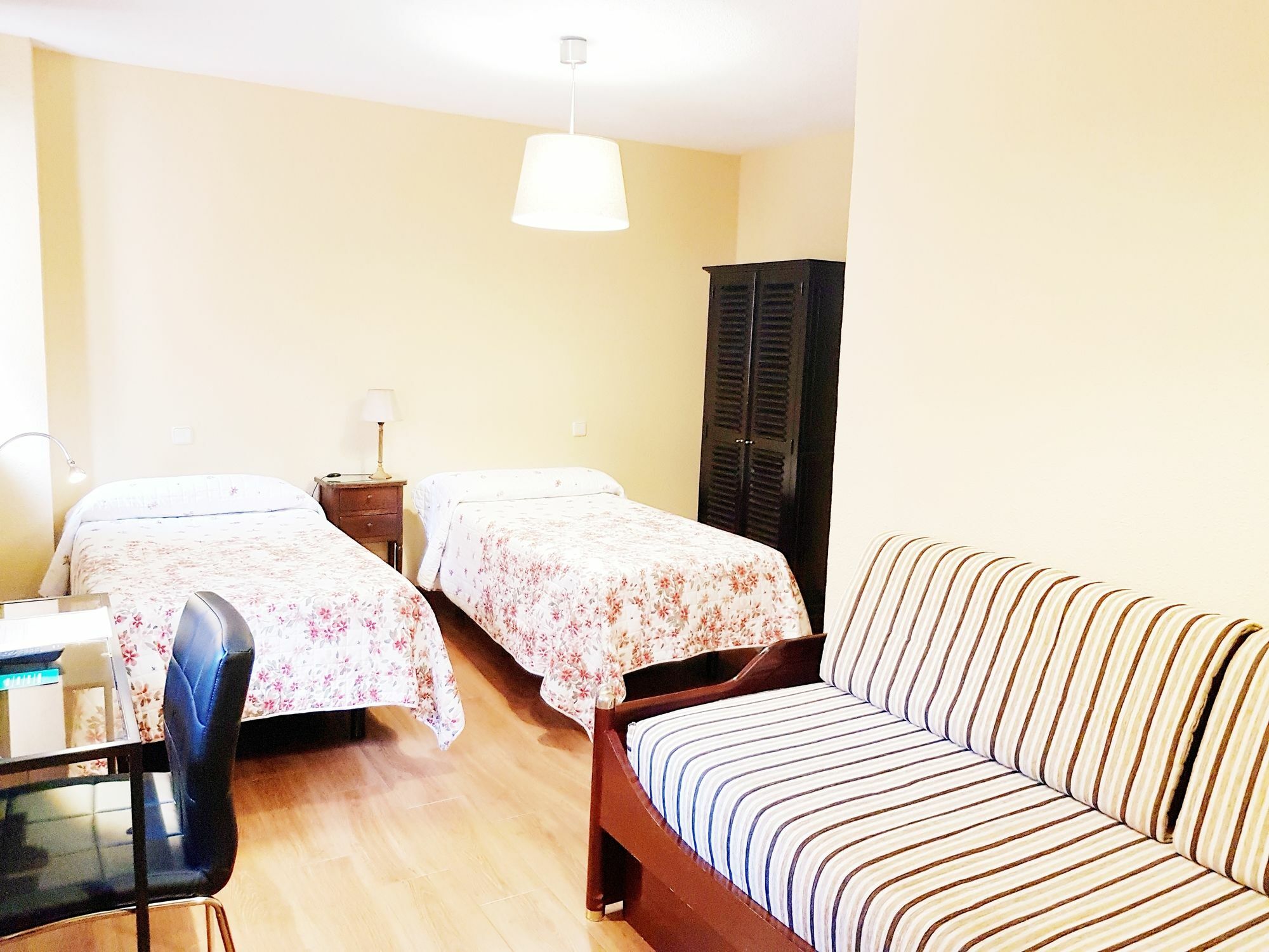 Hostal Puerta Bonita Vista Alegre Madrid Dış mekan fotoğraf