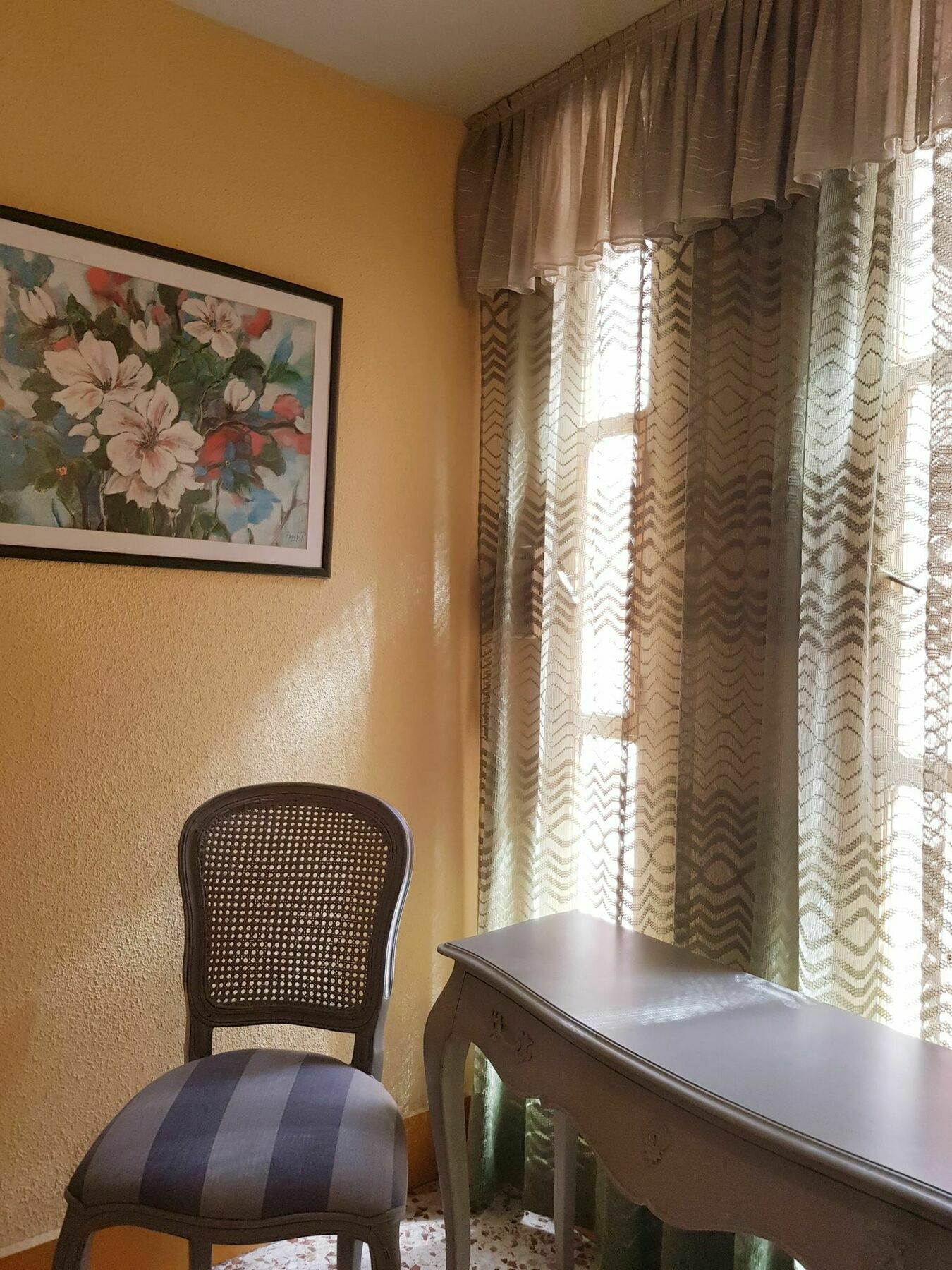 Hostal Puerta Bonita Vista Alegre Madrid Dış mekan fotoğraf